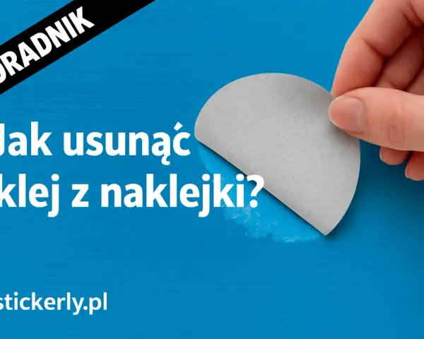 Poradnik: Jak usunąć klej z naklejki? Dłoń odkleja szary fragment, pokazując resztki kleju.